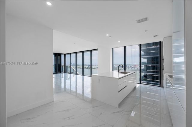 700 NE 24 2807, Miami, FL 33137