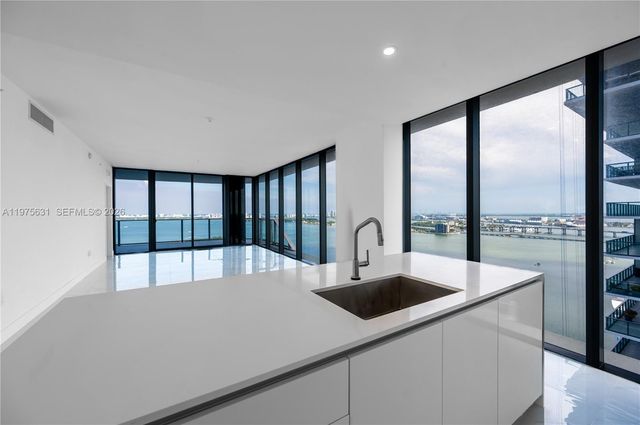 700 NE 24 2807, Miami, FL 33137