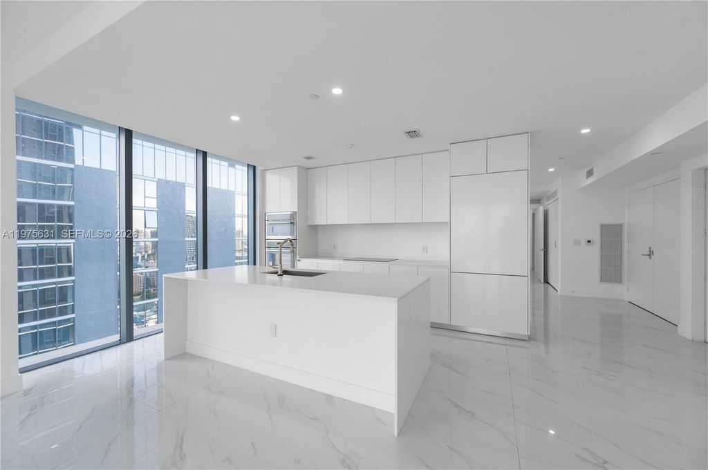 700 NE 24 2807, Miami, FL 33137