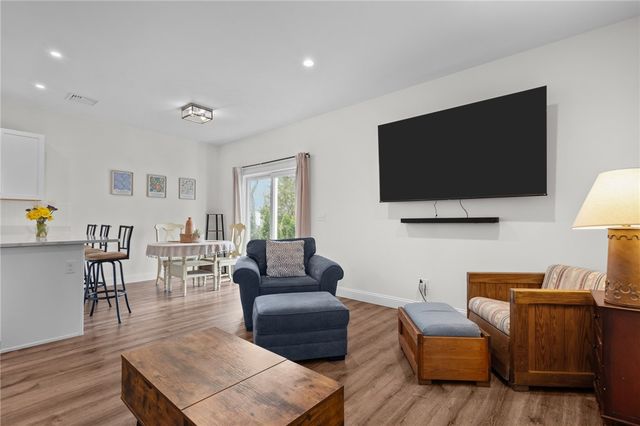 141 Old Main Street B, Lincoln, RI 02838