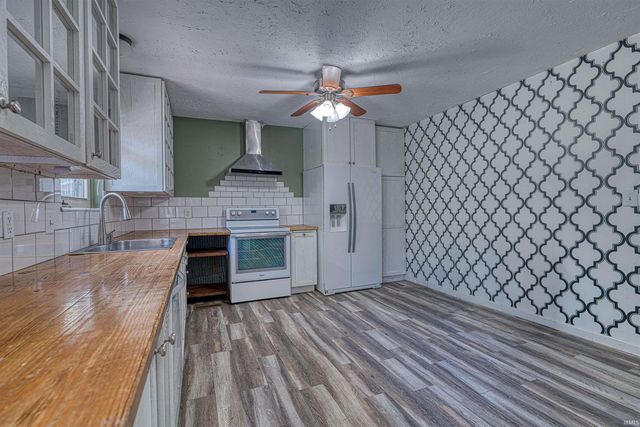 3794 Honeysuckle Drive, Boonville, IN 47601