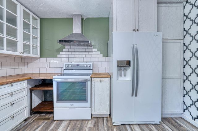 3794 Honeysuckle Drive, Boonville, IN 47601