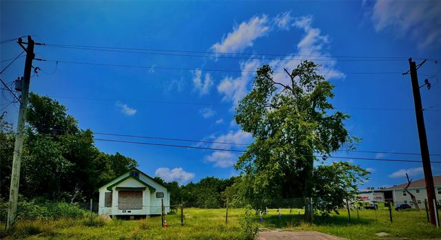 5070 Sunflower Street, Houston, TX 77033
