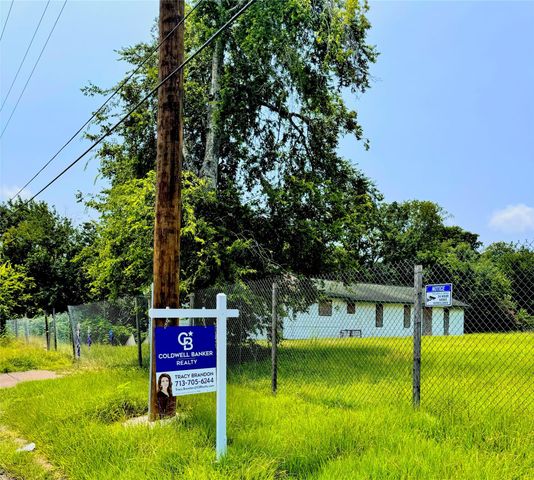 5070 Sunflower Street, Houston, TX 77033