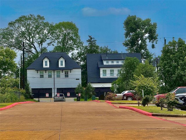 5070 Sunflower Street, Houston, TX 77033