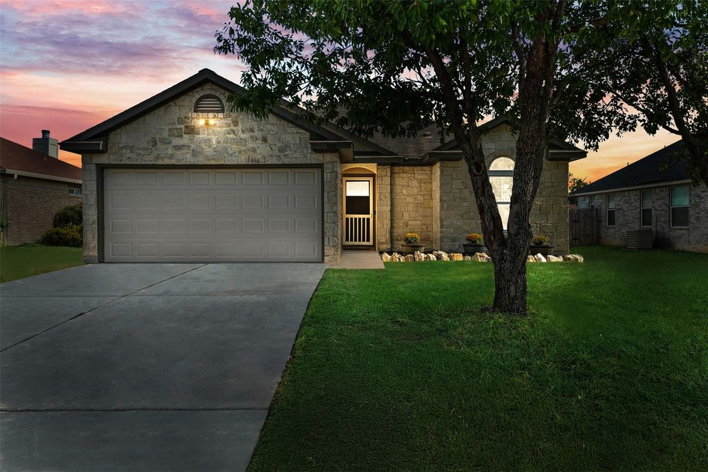 606 Los Robles RD, Leander, TX 78641