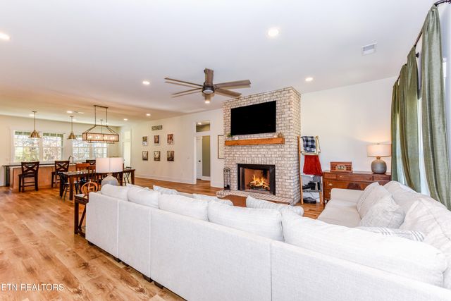 910 Sophie Drive, Greenback, TN 37742