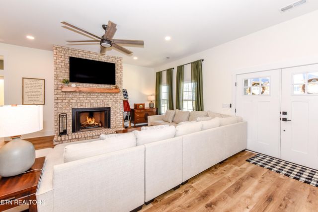 910 Sophie Drive, Greenback, TN 37742