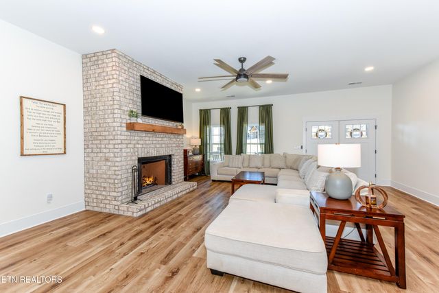 910 Sophie Drive, Greenback, TN 37742