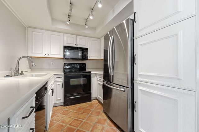 1820 E MORTEN Avenue 111, Phoenix, AZ 85020