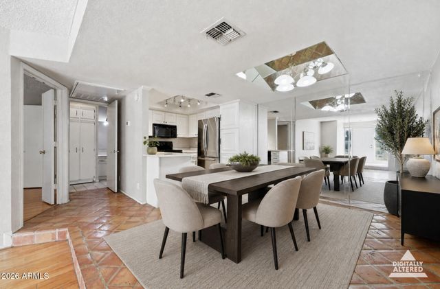 1820 E MORTEN Avenue 111, Phoenix, AZ 85020