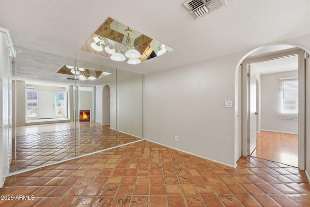 1820 E MORTEN Avenue 111, Phoenix, AZ 85020