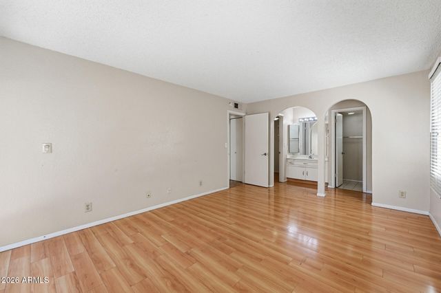 1820 E MORTEN Avenue 111, Phoenix, AZ 85020
