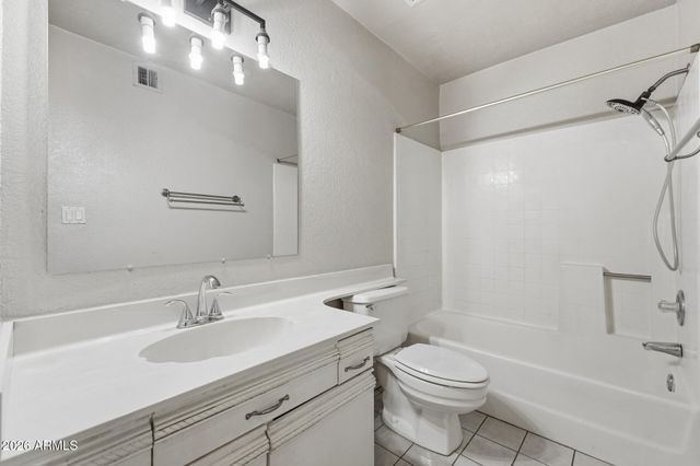 1820 E MORTEN Avenue 111, Phoenix, AZ 85020