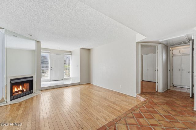 1820 E MORTEN Avenue 111, Phoenix, AZ 85020