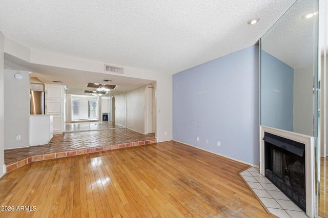 1820 E MORTEN Avenue 111, Phoenix, AZ 85020