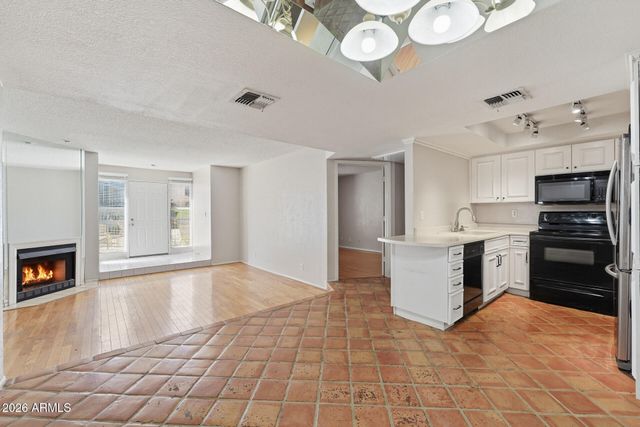 1820 E MORTEN Avenue 111, Phoenix, AZ 85020