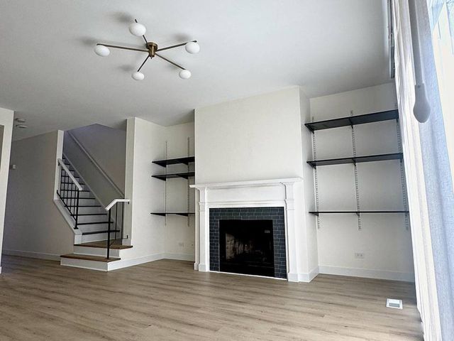 295 Hunterdon Court, Schaumburg, IL 60194