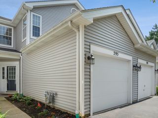 295 Hunterdon Court, Schaumburg, IL 60194