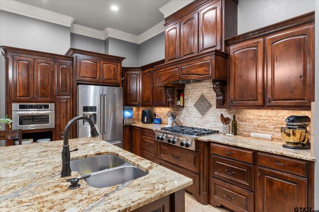 3903 Clarkway Place, Longview, TX 75605