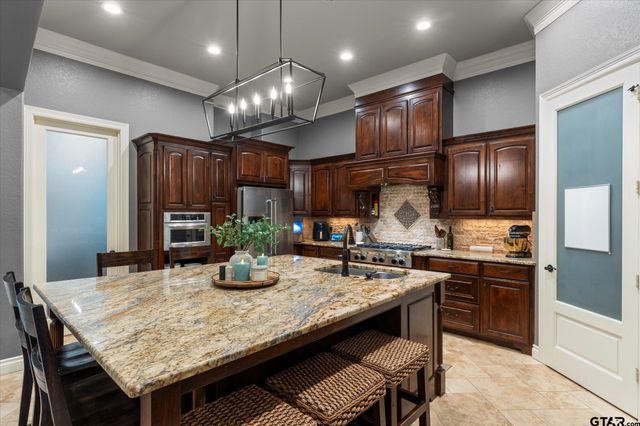 3903 Clarkway Place, Longview, TX 75605