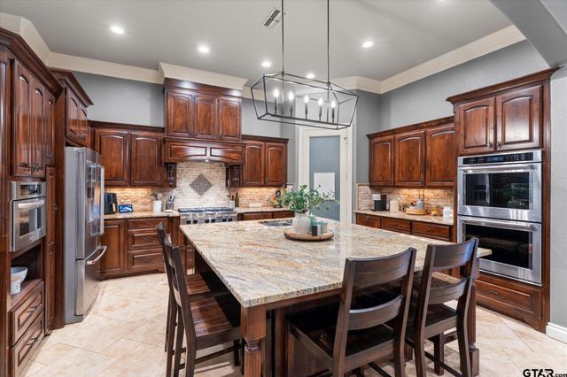3903 Clarkway Place, Longview, TX 75605