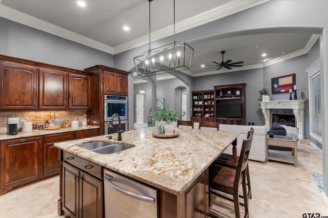 3903 Clarkway Place, Longview, TX 75605