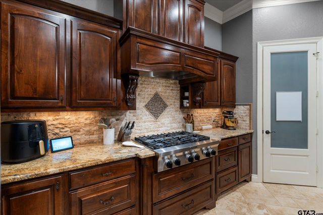 3903 Clarkway Place, Longview, TX 75605