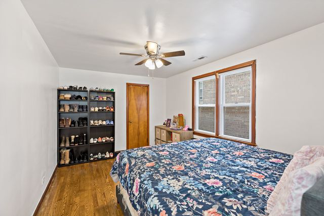 8122 S Kingston Avenue, Chicago, IL 60617