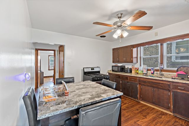 8122 S Kingston Avenue, Chicago, IL 60617