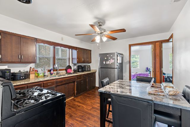 8122 S Kingston Avenue, Chicago, IL 60617