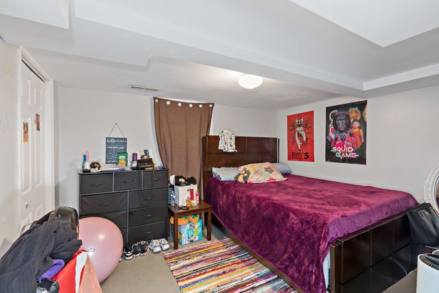 8122 S Kingston Avenue, Chicago, IL 60617