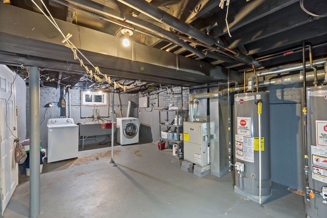 8122 S Kingston Avenue, Chicago, IL 60617