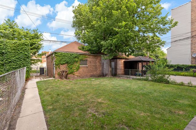 8122 S Kingston Avenue, Chicago, IL 60617