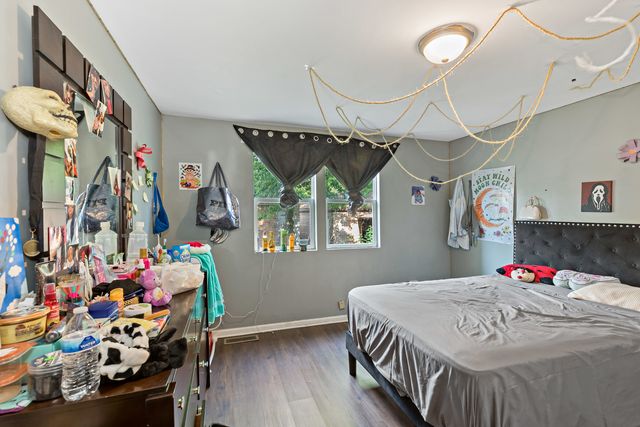 8122 S Kingston Avenue, Chicago, IL 60617