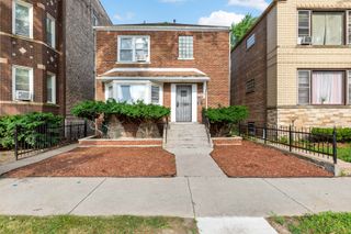 8122 S Kingston Avenue, Chicago, IL 60617