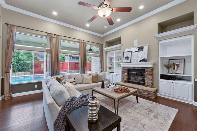 220 W Serena Avenue, Clovis, CA 93619