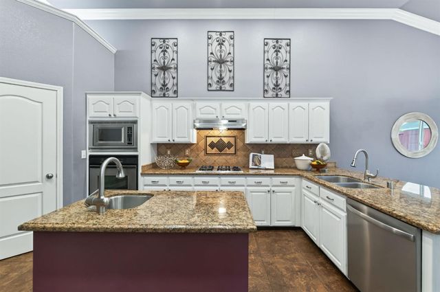 220 W Serena Avenue, Clovis, CA 93619