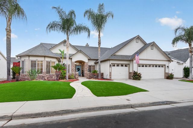 220 W Serena Avenue, Clovis, CA 93619