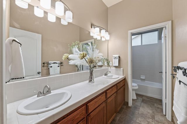 220 W Serena Avenue, Clovis, CA 93619
