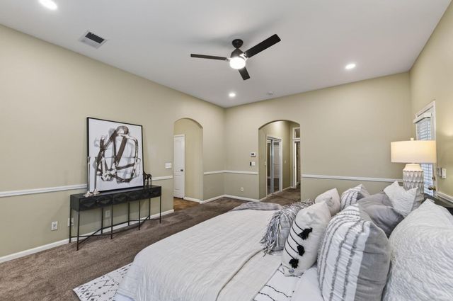 220 W Serena Avenue, Clovis, CA 93619