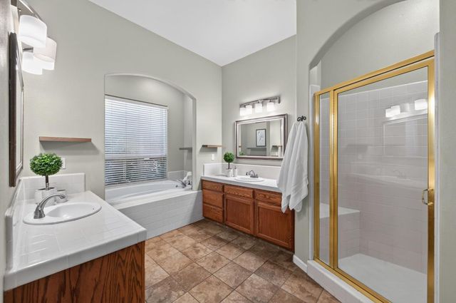 220 W Serena Avenue, Clovis, CA 93619