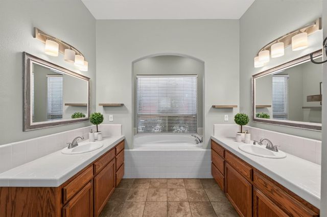 220 W Serena Avenue, Clovis, CA 93619