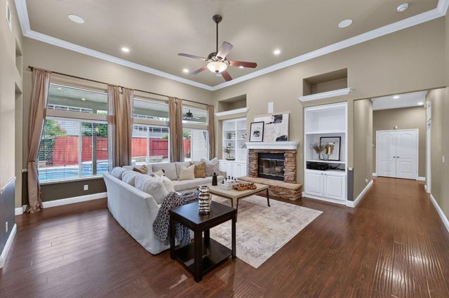 220 W Serena Avenue, Clovis, CA 93619