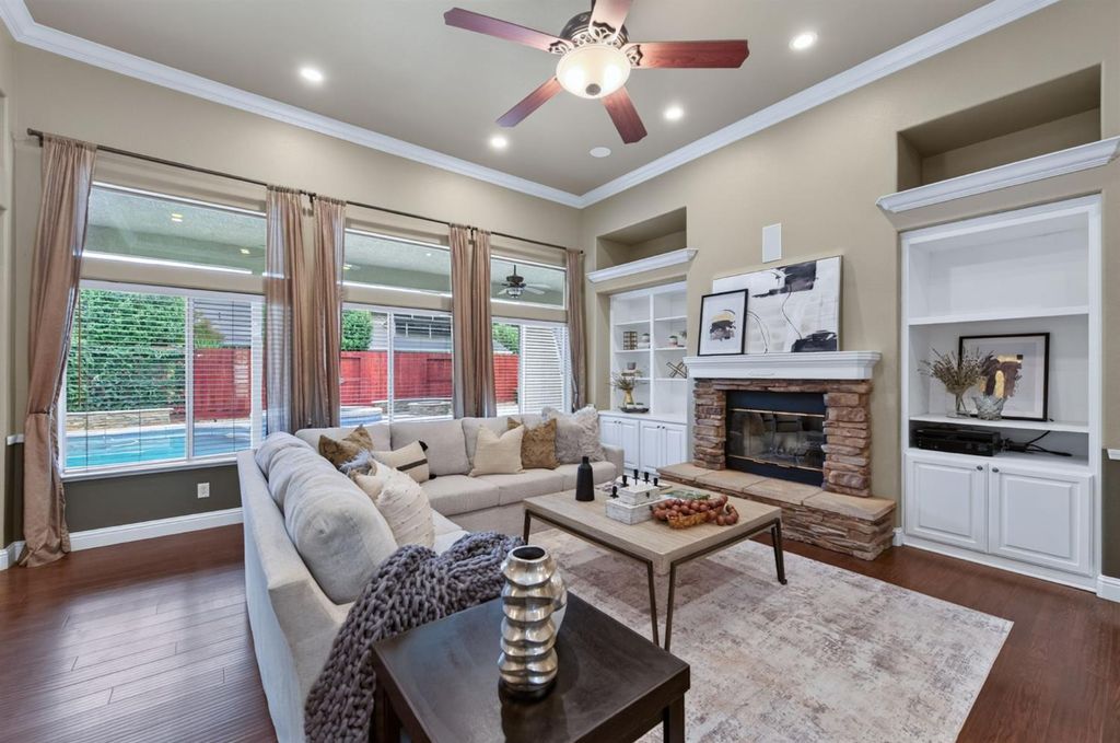 Image 10 of property listing at 220 W Serena Avenue, Clovis, CA 93619