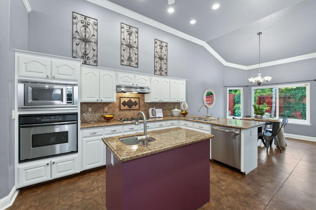 Image 13 of property listing at 220 W Serena Avenue, Clovis, CA 93619