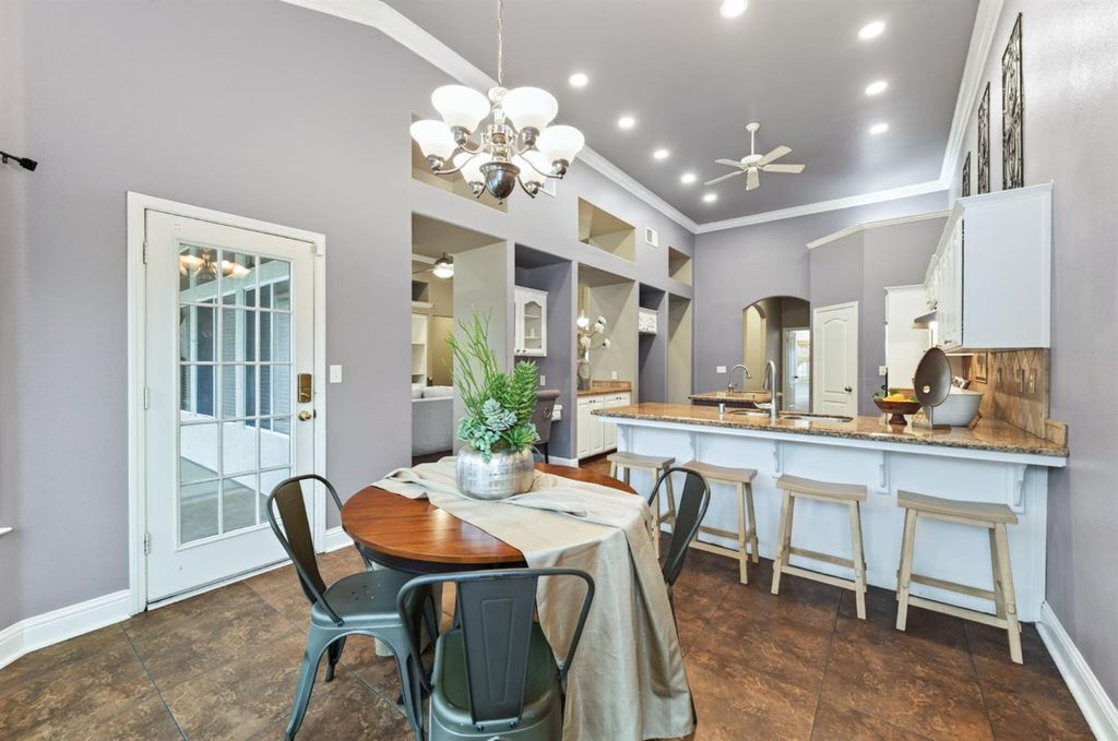Image 15 of property listing at 220 W Serena Avenue, Clovis, CA 93619