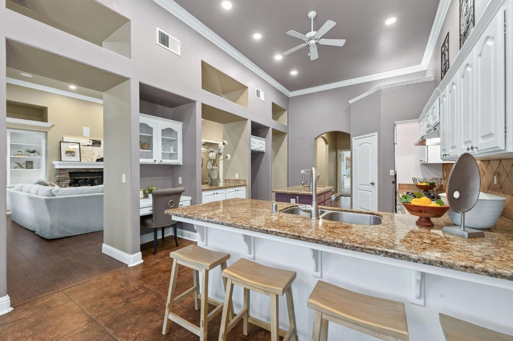 Image 16 of property listing at 220 W Serena Avenue, Clovis, CA 93619