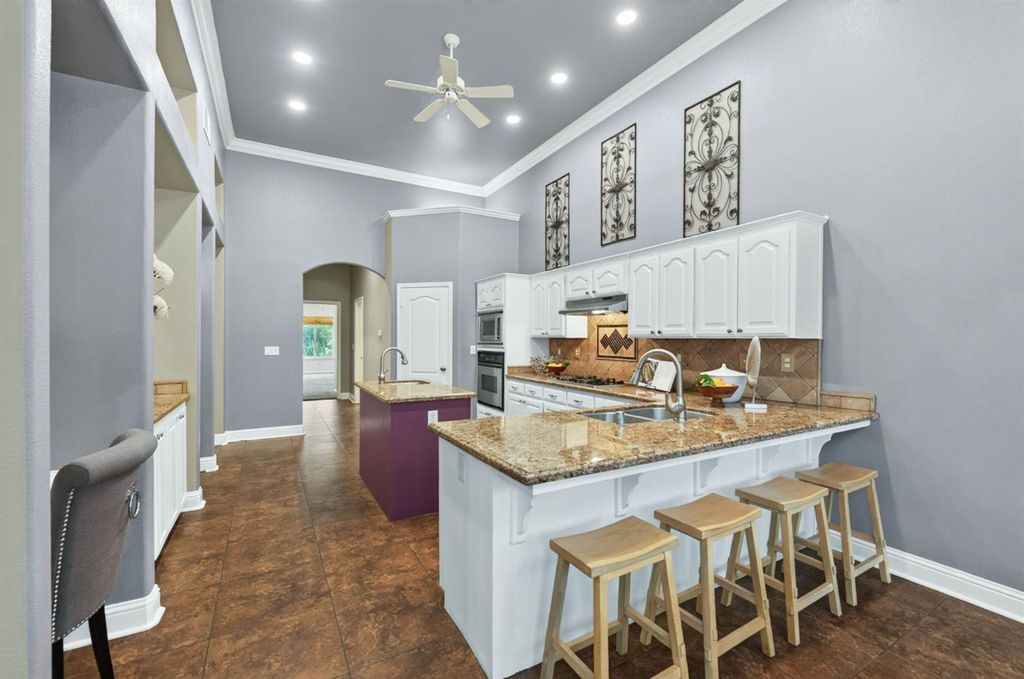 Image 17 of property listing at 220 W Serena Avenue, Clovis, CA 93619