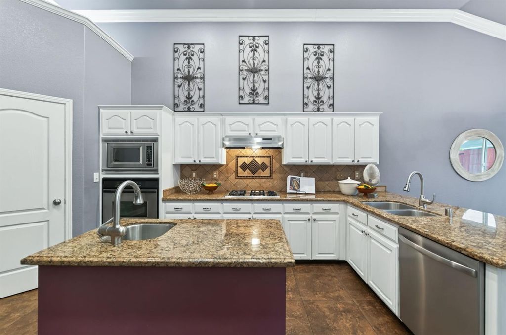 Image 18 of property listing at 220 W Serena Avenue, Clovis, CA 93619